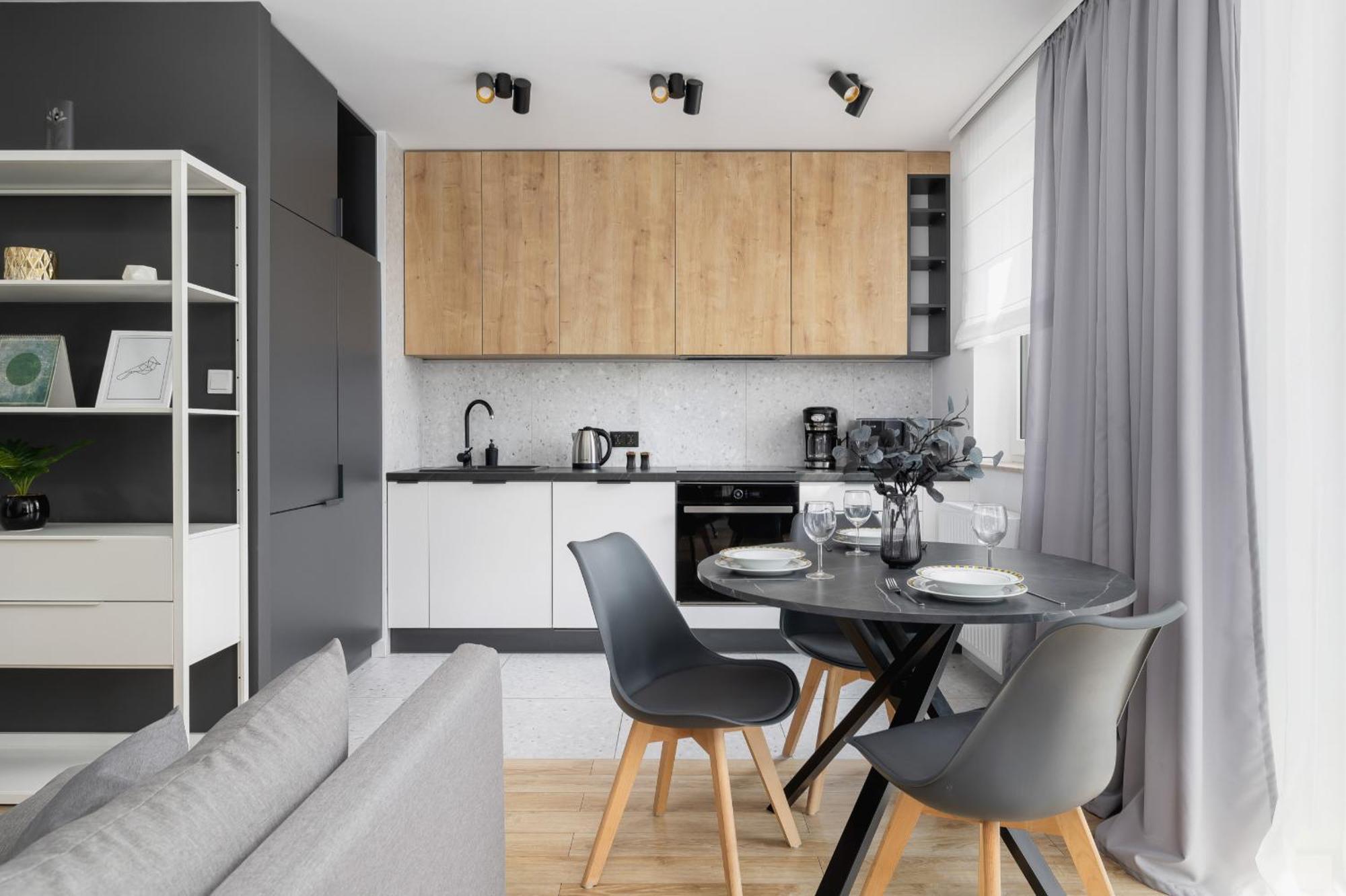 Elegant Apartment In Cracow With Balcony, Parking And Desk By Noclegi Renters Krasków Εξωτερικό φωτογραφία